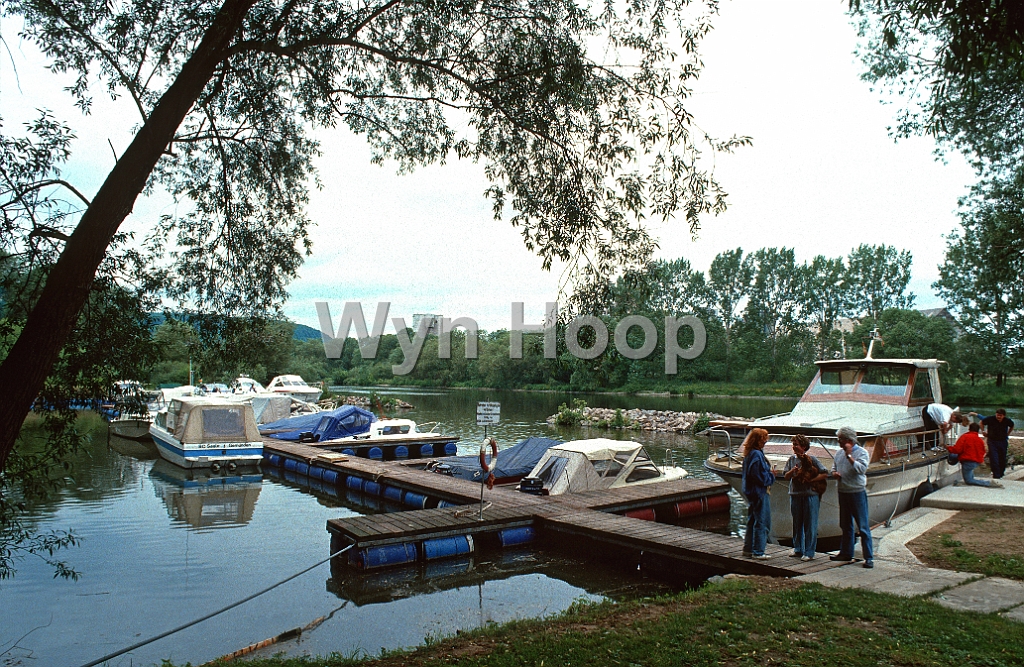 Main Laudenbach Hafen km227,5.jpg - Hafen Laudenbach, Main-km 227